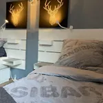 53qm Im Architektenhaus - 2 Schlafzimmer Mit Integrierter Küche Und Bad, Nur 2min Von A8 - Ruhig Und Modern Irschenberg