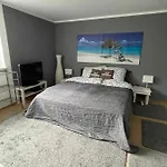 Apartment 53qm Im Architektenhaus - 2 Schlafzimmer Mit Integrierter Küche Und Bad, Nur 2min Von A8 - Ruhig Und Modern Irschenberg