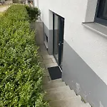 53qm Im Architektenhaus - 2 Schlafzimmer Mit Integrierter Küche Und Bad, Nur 2min Von A8 - Ruhig Und Modern Irschenberg